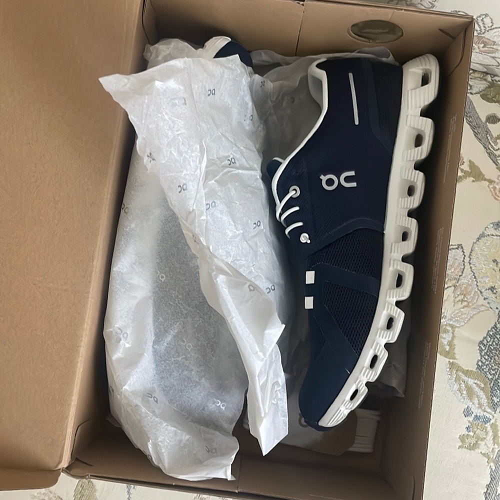 ON run Cloud X Blue/ navy size 10.5 mens very slightly used w/ box.